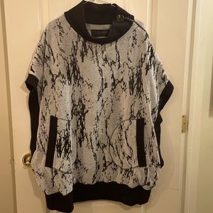 L-NK (LINK) fashion pullover short sleeve, size s, fits like xl.  Monochrome.